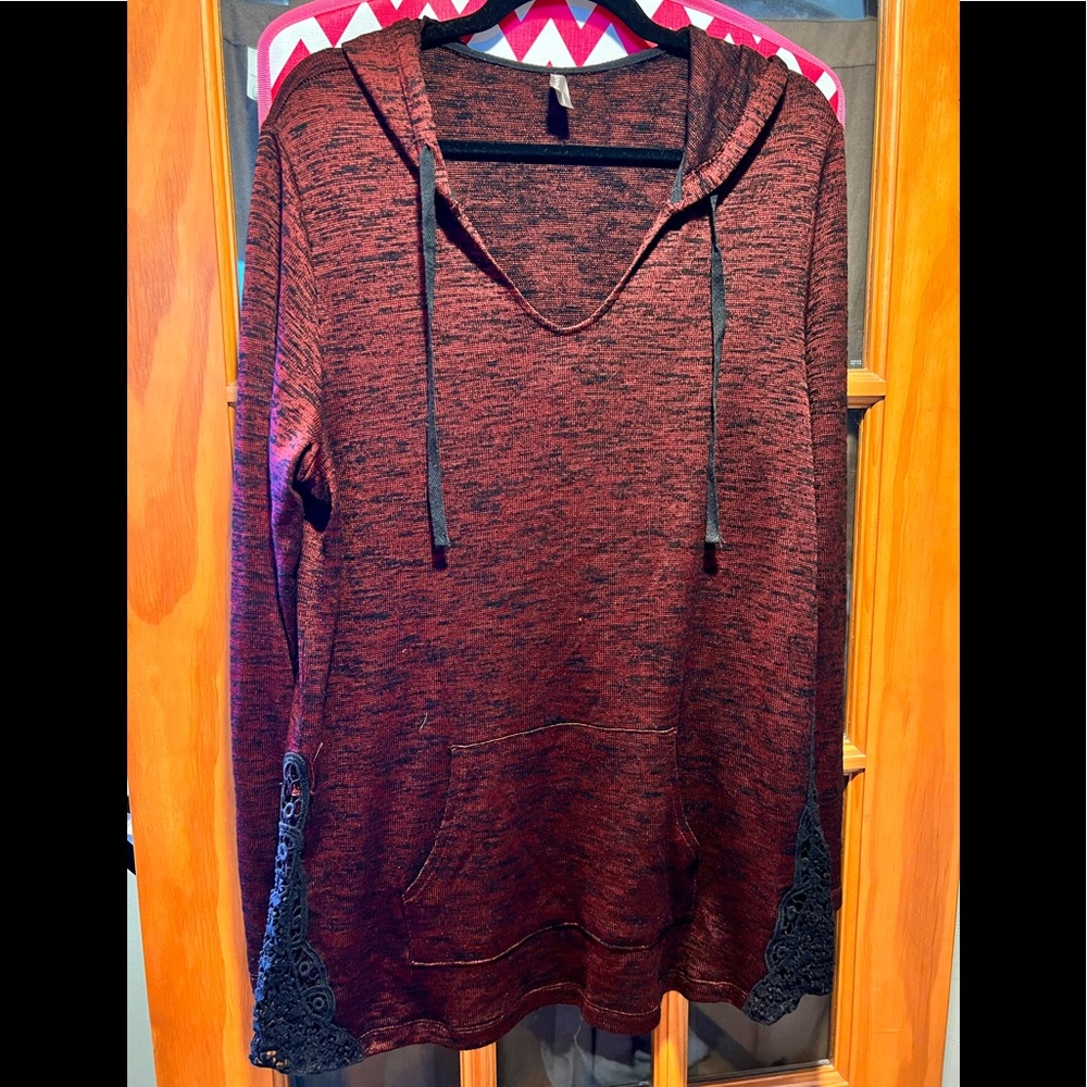 Vanity tunic size large maroon and black